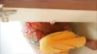 اقتحام المؤخرة الضيقة لفتاة ساذجة