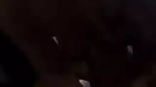 صفع مؤخرتها قبل الشرج على الأريكة