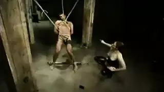 نساء أمريكيات نائمات يتم انتهاكهن في أوgy عنيف