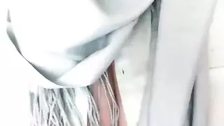 مراهقة محجبة ترسل لحبيبها فيديو إباحي خاص على فيسبوك