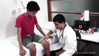 فحص طبي شاذ متحول إلى إباحي صريح