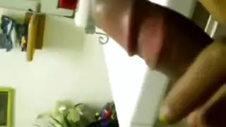 كاميرا تجسس حمام جماعي: تسجيل سري لفتاة عارية