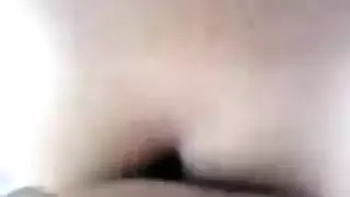 أجنبي يأخذها في شرج عنيف