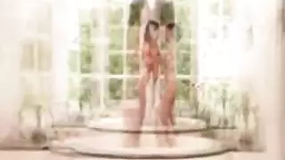  مراهقات سحاقيات تمارس الجنس: تقبيل ومص المهبل