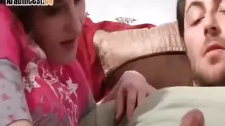 مشاكل الفتاة المراهقة السرية مع أبيها تؤدي لعلاقة جنسية صريحة