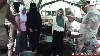 على بعد أميال، القذف على ثدييها