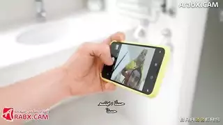 فيلم سكس مترجم: جوردي يخدم والدة صديقه المتلهفة بقضيبه الكبير