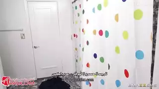 عاهرة وقت الاستحمام: فتاة عربية شجاعة تمارس الجنس في الدش