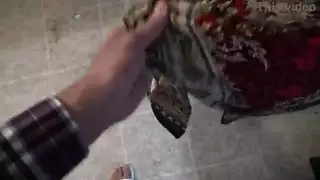 الخادمة تنزعج ثم تُدق بقضيب رئيسها الضخم في فيديو جنسي صريح