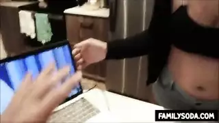 مغربي ينك اختة بالقوة