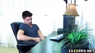 زوج الام ينيك بنت مراته منذ اربع سنوات