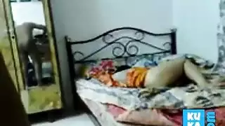 الأم طاطلب الزوجها أن ينكحعها