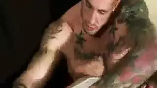 من الاستمناء إلى التقييد: فتاة هاكر تسيطر على الموقف