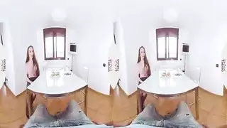 أمريكية جميلة تمص زب