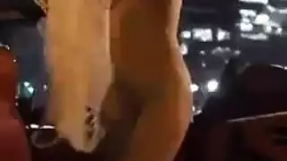 جلسة كاميرة صريحة: خلع الملابس الداخلية والاستمناء