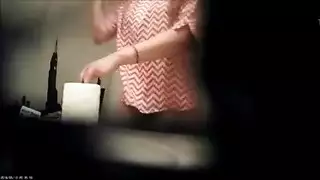 كاميرا تجسس تسجل سمراء قذرة تأخذ عدة أعضاء ذكرية