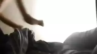 معلم وقح يخلع ملابس التلميذة زائدة الوزن ويداعب فرجها الكثيف داخل الصف