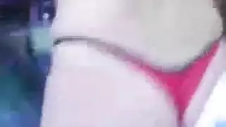 أخته حزينه فيواسيها بنيك