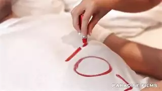 تتسلل إلى غرفته لمص سري وجنس شغوف