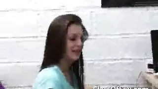 جنس جماعي مدفوع الأجر: فتيات شهوانيات وخمر