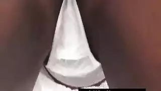 يظهر الناضجة البريطانية مهبلها المثالي ومع حلمات مرح سلامة