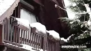 ‫قضيب أسود ضخم يملأ فرجًا أبيض ضيقًا‬