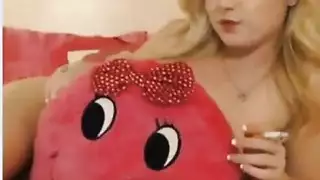 جنس فموي من منظور الشخص الأول مع فتاة شقراء حارة