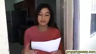 مدير يمارس الجنس مع موظفيه في فضيحة شريط مكتبي