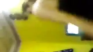 طالبه بجاعة بغداد تسوي موطة لأحد موظفين الجامعة بالختلة