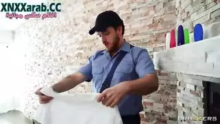 أخصائية التدليك تمارس الجنس مع عميل بقضيب اصطناعي كبير