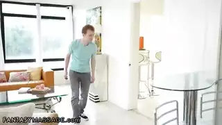 تدليك الأم الإباحي يطلق العنان لجنس عنيف جامح