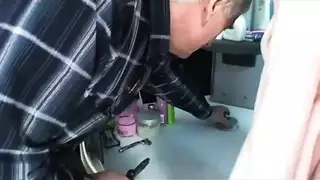 يكي الاب بنته
