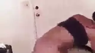 هؤلاء العاهات يحصلون على مؤخراتهم مثقوبة ومهبلهم مفروك للنشوة