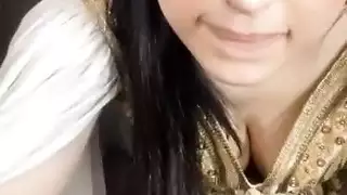 شاب يعدب بنت ويطلع لها الحراره وصيحها فتترجه ينكها