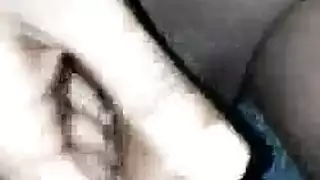 فتاة الجامعة تستخدم طابعة ثلاثية الأبعاد لصنع قضيب اصطناعي مخصص