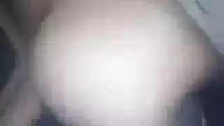 عصابة جماعية مع فتاة مثيرة: إيلاج مزدوج في النادي