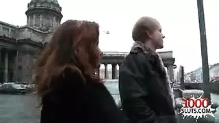 فتاة عضلية تغري بجسدها في مشهد جنس ساخن