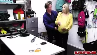 لقطات مراقبة لمص قضيب مثير قبل مضاجعة إباحية قوية