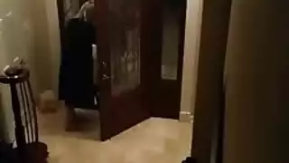 جيا بيج تأخذ قضيبين في حفلة جنسية بغرفة التوصيل