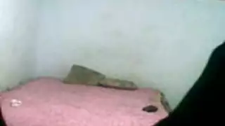 إباحية عربية غير مقطوعة: نيك طويل وقاسٍ لعاهرة وقحة