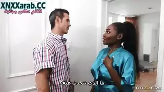 مثلية ثلاثية في حوض الاستحمام الساخن مع زوجة الأب السمراء