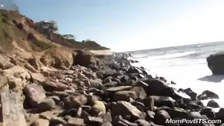 ليندا كبيرة الصدر تأخذ قضيبًا ضخمًا
