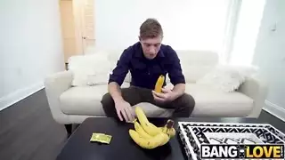 أم ذات قوام مثير تستدرج ابنها لمشهد صريح محرم