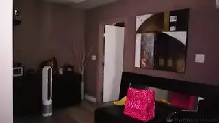 جلسة جماع ثنائية الجنس مغلّفة كهدية