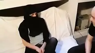 مشاهد جنس ساخنة لممثلة سورية تنتشر على وسائل التواصل