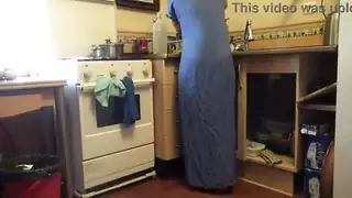 بورنو سحاقي في المطبخ: زوجة الأب وزوجة الابن بالتبني مقص