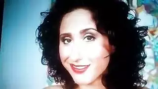 تهدي ابنها لانه نجح كسها