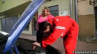 كشف عن كس سمين كبير على فتاة ناضجة شاحبة