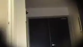 الفتيات السكرانة يجلبن أصدقاء من الحانة للجيران لممارسة جنس جماعي قاسي