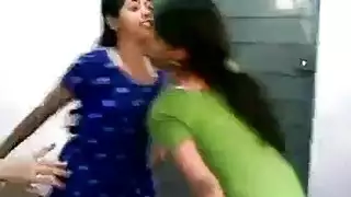 ينيكها كل مجنون